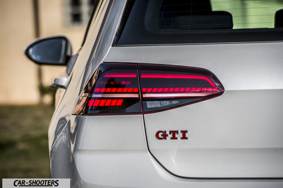Volkswagen Golf GTI Performance: The Hot Hatches' Queen! Review