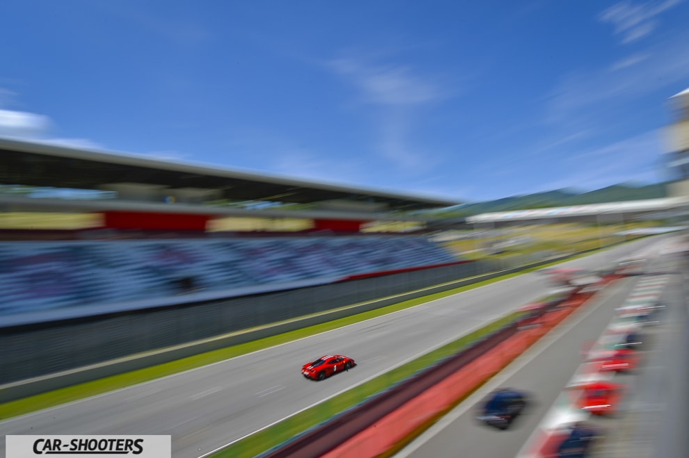 Ferrari 458 Speciale in panning nel rettilineo dell'autodromo del mugello