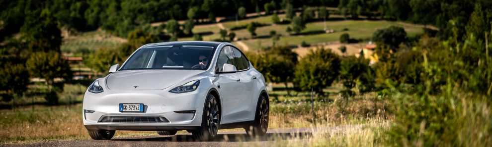 Tesla Model Y Performance Prova su Strada